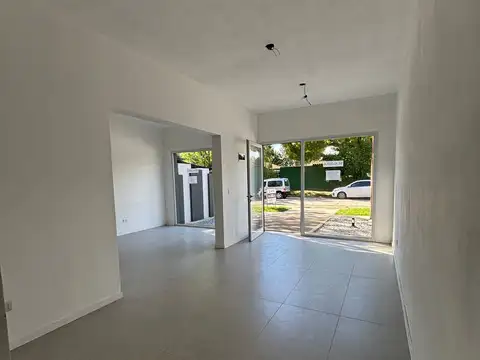 Local en Alquiler en Funes, $ 700.000
