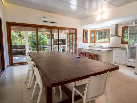 VENTA CASA COSTA ESMERALDA FONDO LIBRE Y PISCINA