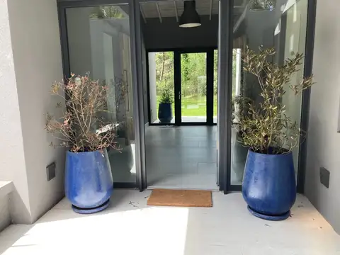 Casa 6 ambientes con 5 baños