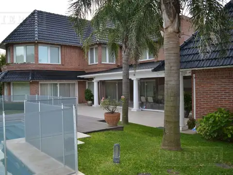 Casa en venta sobre lote interno en  La Celina, Ingeniero Maschwitz