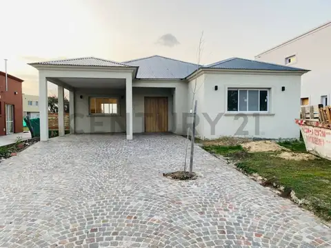 Casa en Venta en Pilar del Este - Santa Lucia, USD 175.000