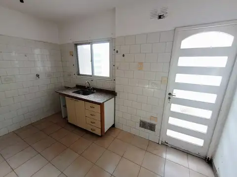 Departamento en Alquiler en Sarandi, $ 800.000