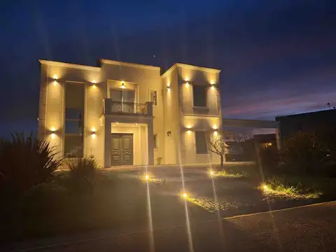 Casa en Alquiler de 4 dormitorios