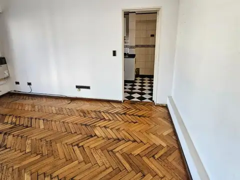 FLORESTA,3AMB,1PISO,ESCALER,MUY BUEN ESTADO GRAL,OPORTUNIDAD