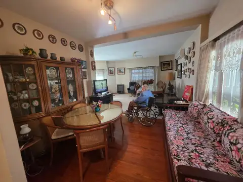 Casa en Alquiler con 1 cochera