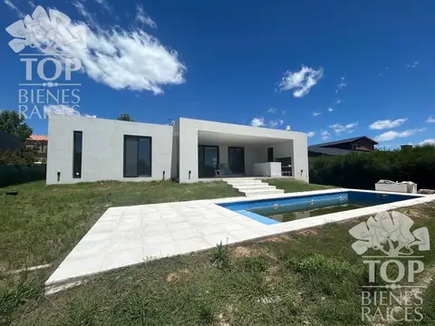 Casa en Venta en Zarate, USD 350.000