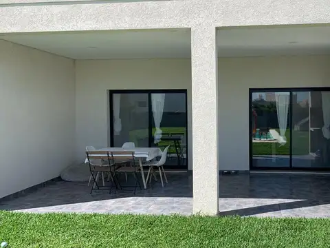 Casa en Venta en Pilar del Este - San Ramiro, USD 180.000