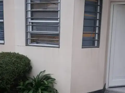 Lanceros 100, Piso pb