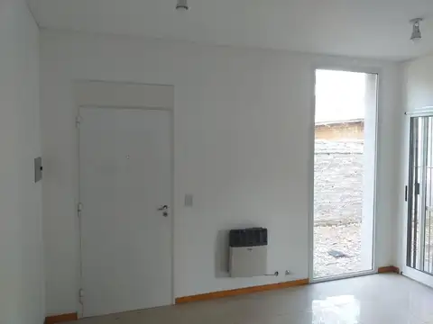 Depto Tipo Casa en Alquiler en Funes, $ 900.000