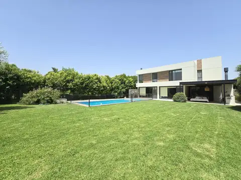 Casa en alquiler temporario en Las Liebres 3 dormitorios y pileta