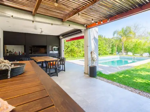 Boulevard de Todos los Santos 5700