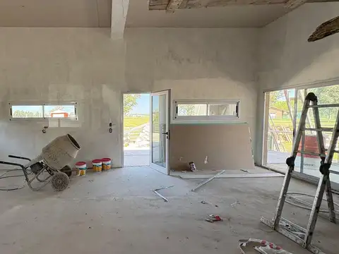 CASA DE 4 AMBIENTES EN VENTA EN FINCAS JOVEN 