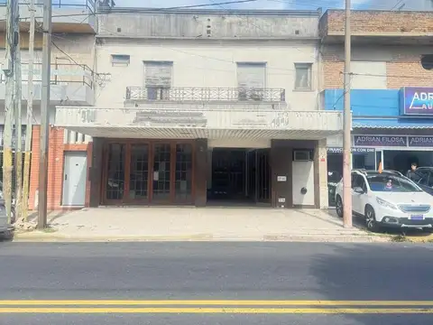 Local comercial con vivienda en Quilmes.