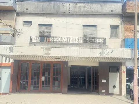Local comercial con vivienda en Quilmes.