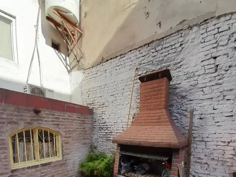 EXCELENTE PH-PATIO AL CONTRAFRENTE+PATIO INTERINO-PARRILLA