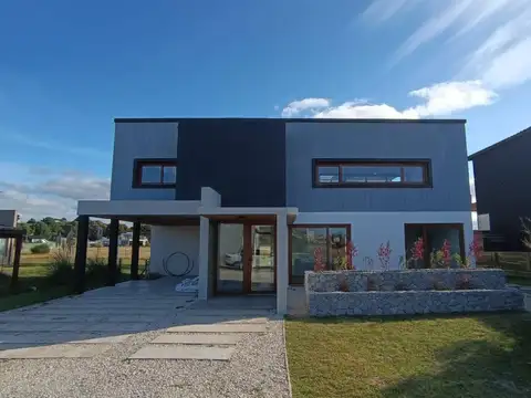 Casa en Venta en Costa Esmeralda, USD 460.000