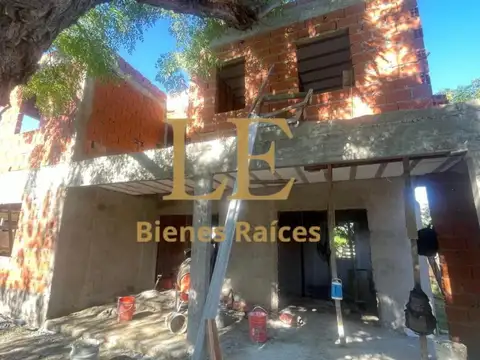 Casa 5 ambientes con 4 baños