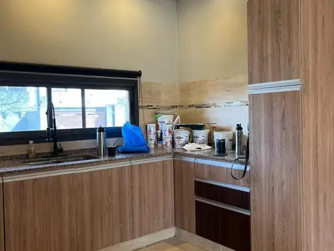 Casa 5 ambientes con 2 baños