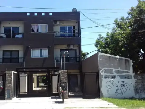 ALQUILER EN CONDOMINIO CON ESTACIONAMIENTO, ZOOM Y PARRILLA , EXCELENTE UBICACION, A METROS DEL CENTRO DE PASO DEL REY 