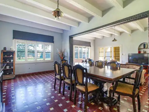 Casa en Venta con 2 cocheras