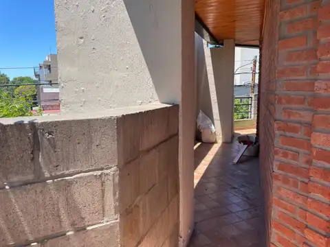 Depto Tipo Casa 3 ambientes con 2 baños