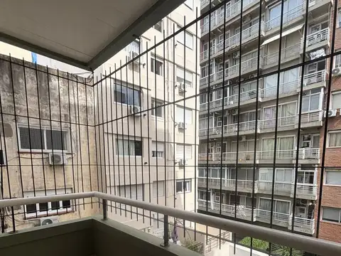 Semipiso de dos ambientes en alquiler con balcon en Caballito