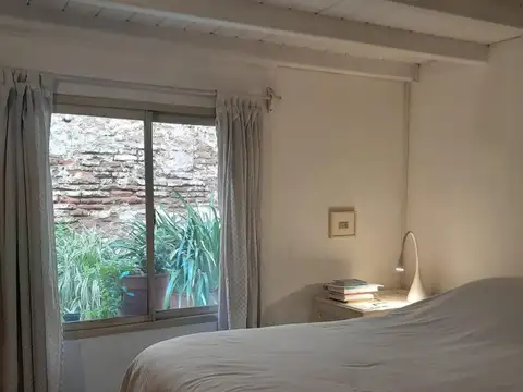 Departamento de 4 ambientes y 1/2 con patio.