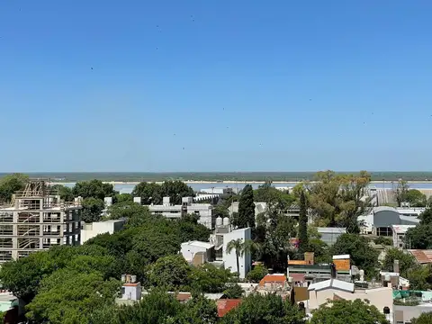 Semipiso 3 dormitorios con vista al río – Balcón al frente – Apto crédito