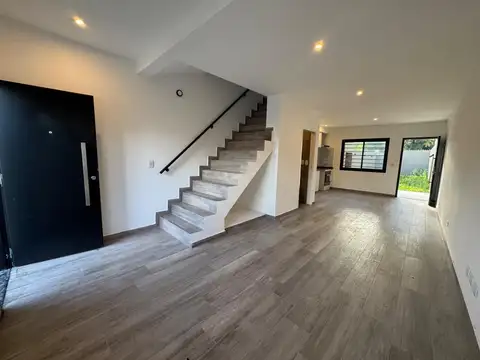 Casa en Alquiler con 1 cochera