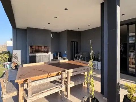 Casa 4 ambientes con 3 baños