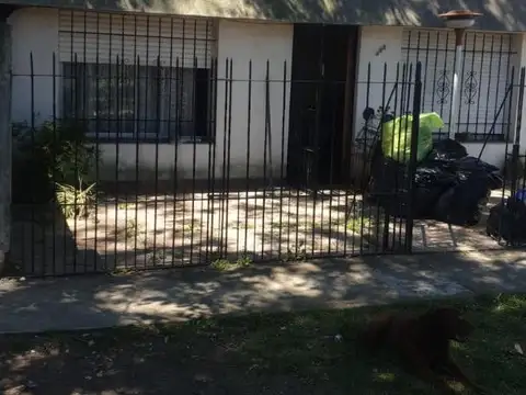 Casa en alquiler Temperley tres ambientes