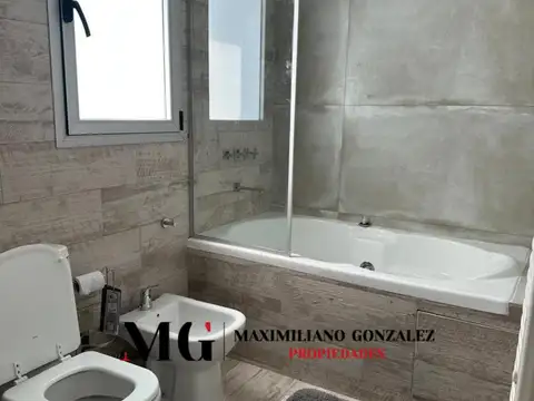 Casa en Alquiler con 1 cochera