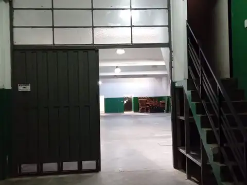 Depósito Industrial con Oficinas y Fuerza Motriz, 475 m² en San Martín