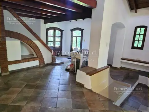 Casa en Alquiler con 1 cochera