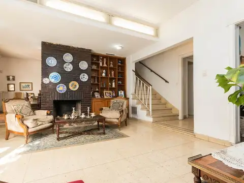 EXCELENTE CASA, INMEJORABLE UBICACIÓN- ALSINA 1760