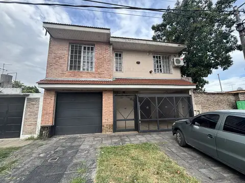 Casa 4 dormitorios con 2 cocheras