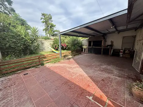 Casa 4 dormitorios con 2 cocheras