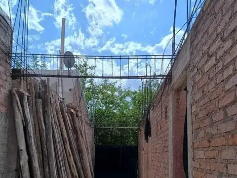 calle Valdivia entre Lamadrid y Pedro Vargas