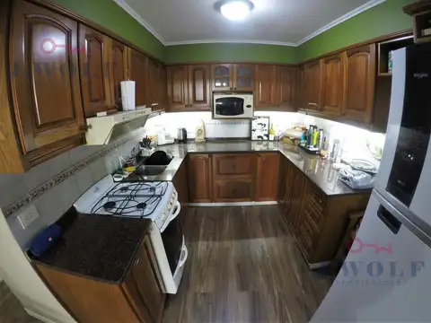 Casa 4 ambientes con 2 baños