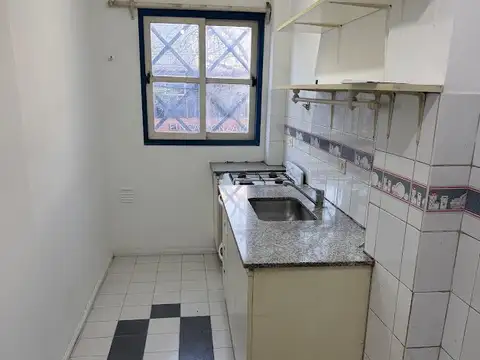 Amplio departamento de 1 amb con balcón