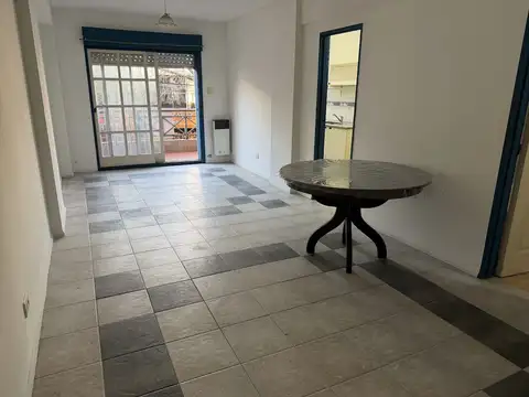 Avenida Teniente General Donato Álvarez 700, Piso 1