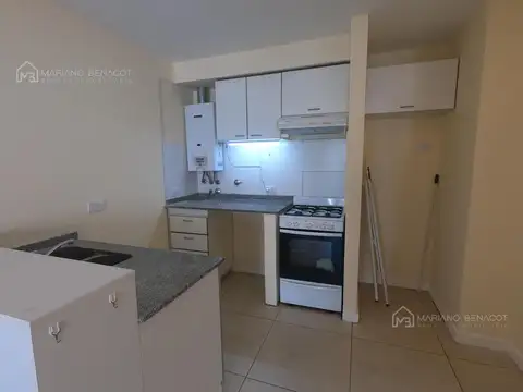 Departamento en Alquiler en Parque Chacabuco, $ 650.000