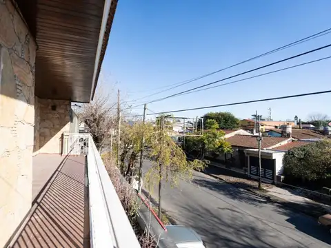 Avda Oscar Smith y Estanislao del Campo, Ezpeleta 2300