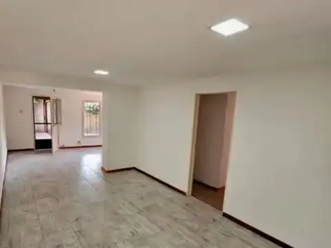 VENTA DE CASA DE DOS DORMITORIOS EN FUNES CENTRO