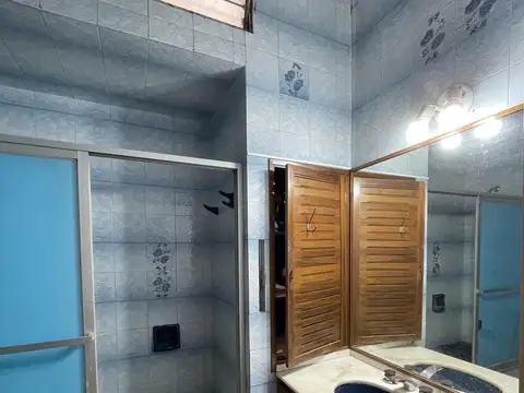 Casa 10 ambientes con 3 baños
