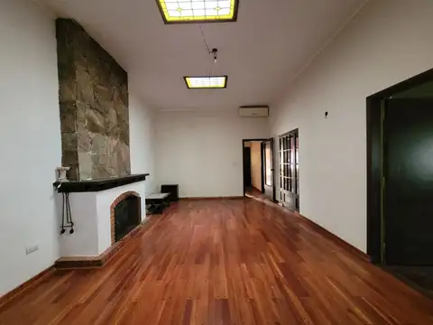 Casa 5 ambientes con 1 baño
