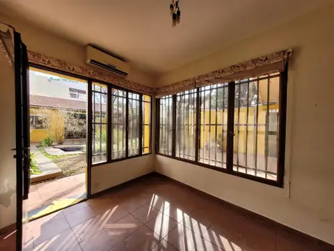 Adolfo Alsina al 3900