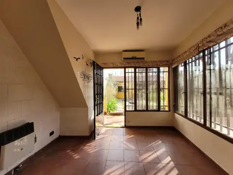 Casa 5 ambientes con 1 baño
