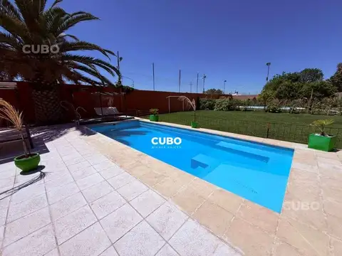 Gran Casa en Lunlunta Maipu  5 dormitorios cochera, gran patio