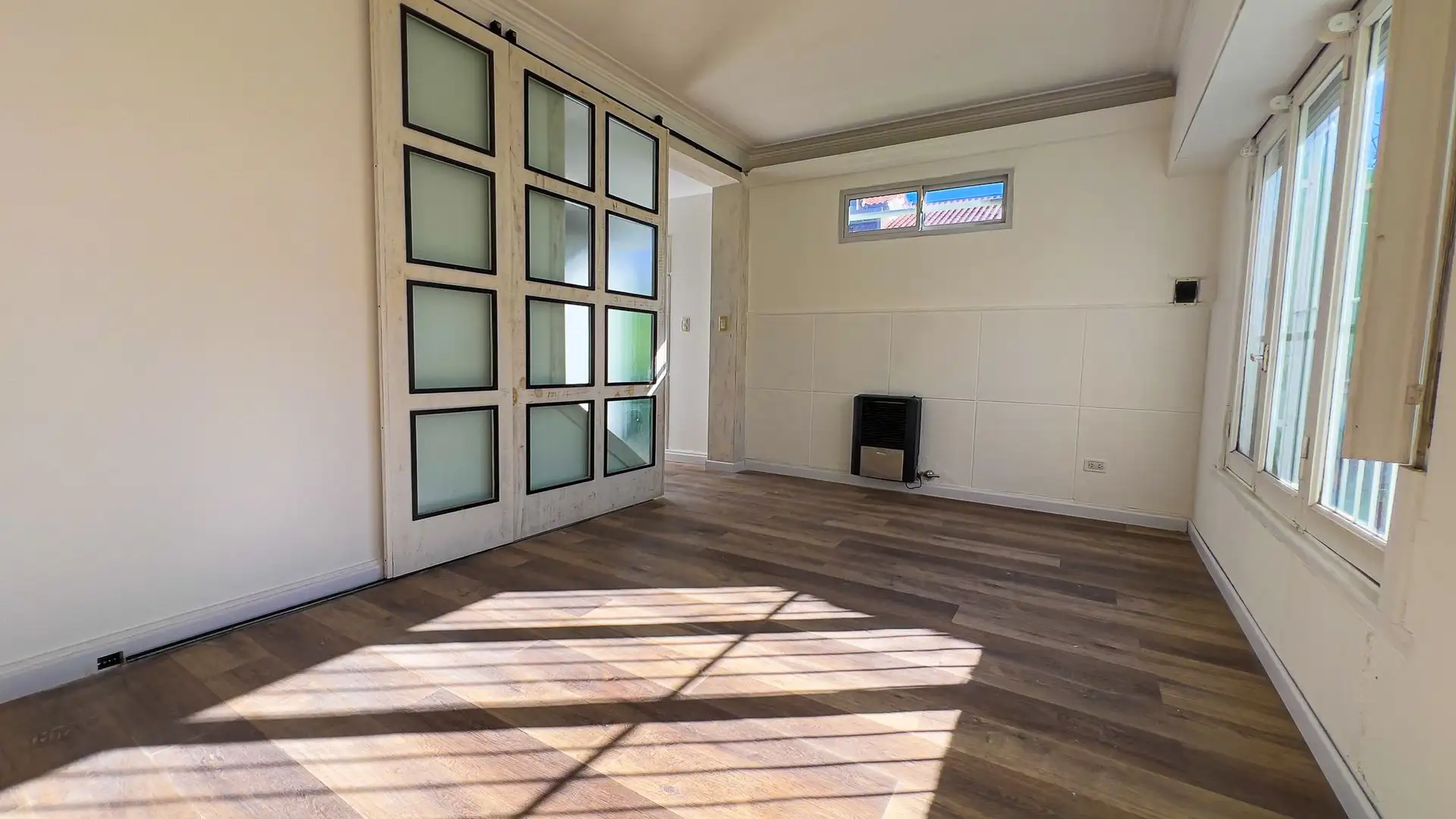Venta en Chauvin con balcón, patio y parrilla